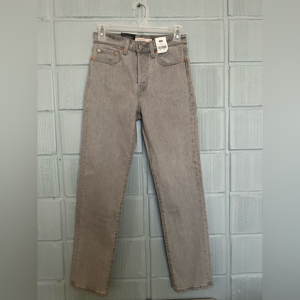 NWT Gray Levi’s Wedgie Straight Jeans